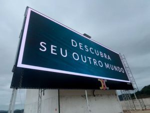 mídia OOH exemplos